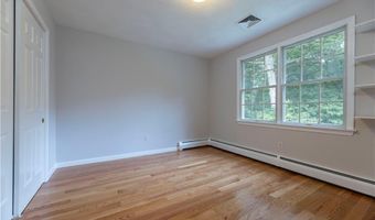 258 Woodridge Dr, North Kingstown, RI 02874