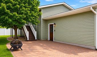 1208 Plum Ln, Aberdeen, SD 57401