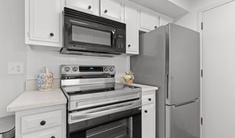 800 N HAWTHORNE Dr, Appleton, WI 54915