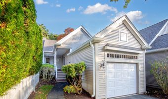 13 Laurel Hill Ct 13, Bourne, MA 02532