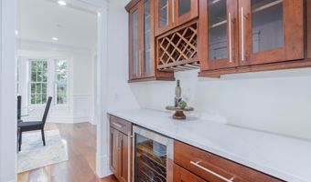 9715 SINGLETON Dr, Bethesda, MD 20817