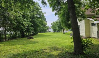 312 W Locust St, Aurora, MO 65605