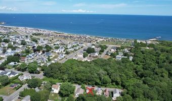 13 Deangelis Dr, Narragansett, RI 02882