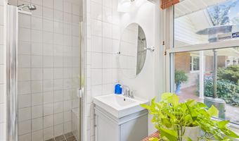 6916 PACIFIC Ln, Annandale, VA 22003