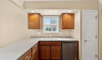 500 Glen Hollow Cir, Aurora, OH 44202