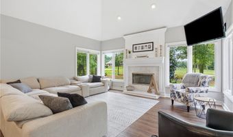315 Glengarry Dr, Aurora, OH 44202