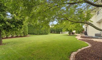 208 E APPLE CREEK Rd, Appleton, WI 54913