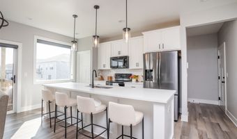 3217 Lakeview Dr SE, Altoona, IA 50009