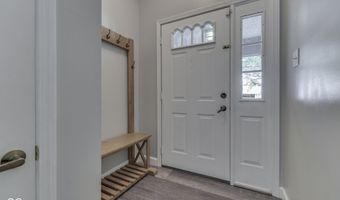 841 Country Ln, Indianapolis, IN 46217