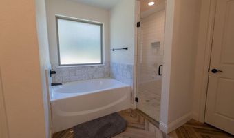 1013 Churchill Ln, Millsap, TX 76066