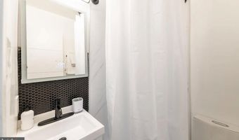 250 S REYNOLDS St 1004, Alexandria, VA 22304