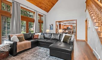 3901 N MILLWOOD Dr, Appleton, WI 54913