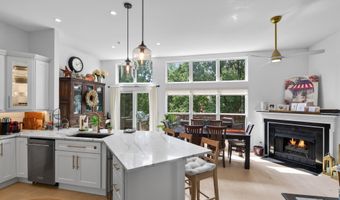 5155 BALLYCASTLE Cir, Alexandria, VA 22315
