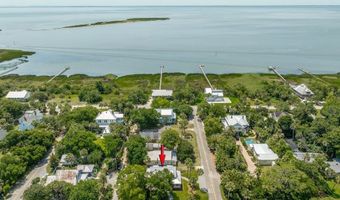 19 11th St, Apalachicola, FL 32320