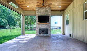 876 Kiefer Trails Dr, Ballwin, MO 63021