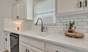 21855 Pioneer Cir, Edmond, OK 73012