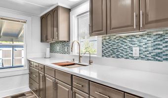 168 21st Ave, Apalachicola, FL 32320