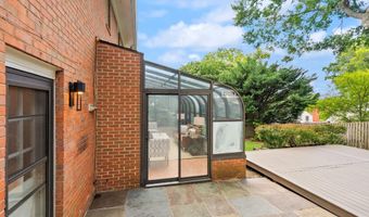 6010 BENALDER Dr, Bethesda, MD 20816
