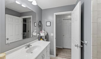 37 Carriage Rd, Cranston, RI 02920