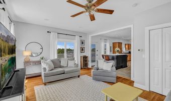 40 Hillview Dr, Bangor, ME 04401