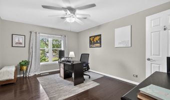 941 Par Dr, Algonquin, IL 60102