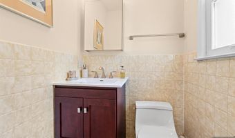 2 Violet Ct, Bergenfield, NJ 07621