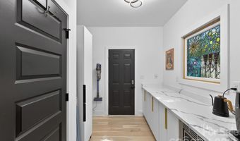 1608 Chippendale Rd, Charlotte, NC 28205