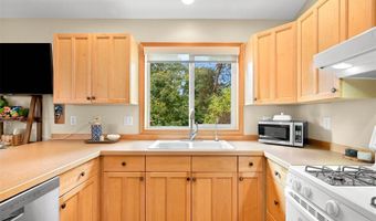 2412 W North St, Bellingham, WA 98225