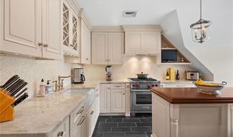 127 Harrison Ave 7, Newport, RI 02840