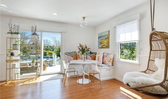 7 Maloney Ln, Middletown, RI 02842