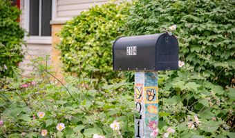 2104 S Circle Dr, Ann Arbor, MI 48103
