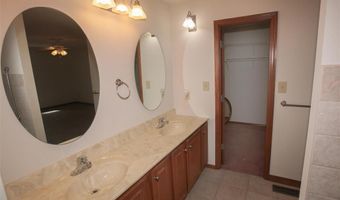 1340 Holgate Dr F2, Ballwin, MO 63021
