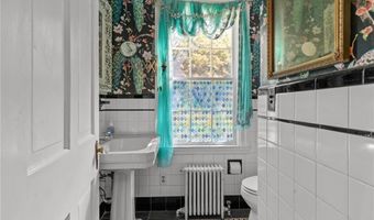 1220 Hope St, Bristol, RI 02809