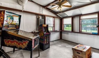 634 Alapaha River Dr, Alapaha, GA 31622