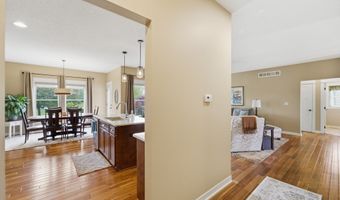 1402 S 7th St, Adel, IA 50003