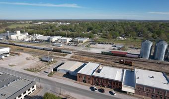 23 W Olive St, Aurora, MO 65605