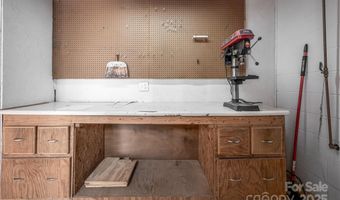 6 Valleywood Ct, Asheville, NC 28803