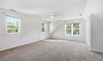 46 Dundee Dr, Cheshire, CT 06410