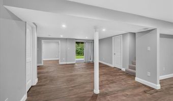 947 Oakfield Dr, Ballwin, MO 63021