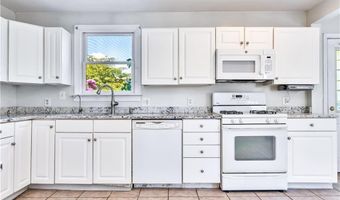 172 Hoyt Ave, East Providence, RI 02916