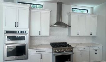 825 Club Dr W, Aurora, OH 44202