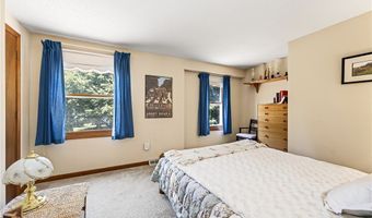 3 Carleton Ct, Amherst, NY 14221