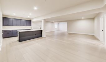 6934 RENITA Ln, Bethesda, MD 20817