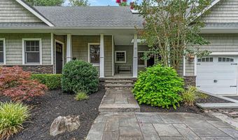 10 Greenwood Pl, Middletown, NJ 07748