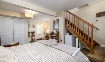 53 Huckleberry Hill Rd, Brookfield, CT 06804