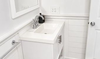 13 Armstrong Pl, Bridgeport, CT 06608