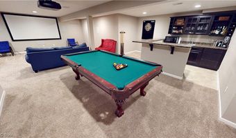 940 Longitude Ln, Amherst, OH 44001