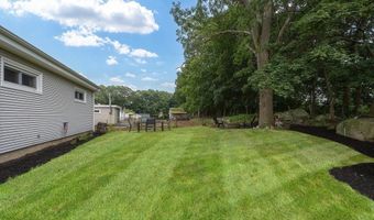 9 Pequot Ave, Cumberland, RI 02864