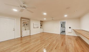 8806 FOX HILLS Trl, Potomac, MD 20854