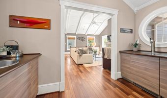 132 S GARFIELD St, Arlington, VA 22204
